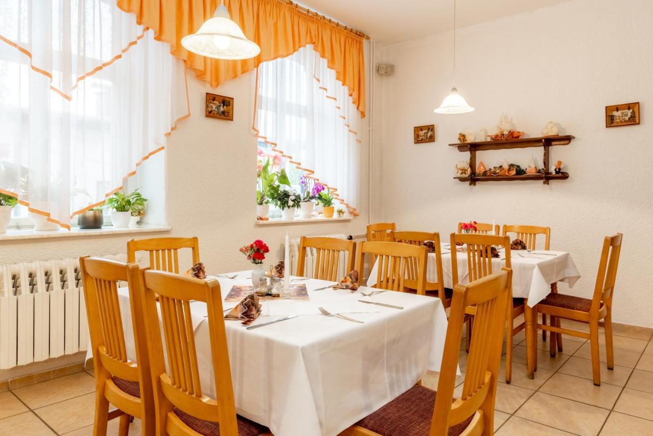 Hotel Carola Олбернау Екстериор снимка