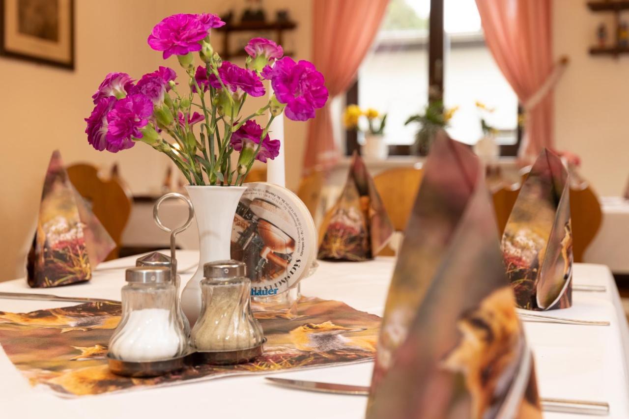 Hotel Carola Олбернау Екстериор снимка