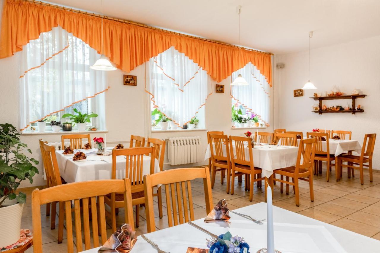 Hotel Carola Олбернау Екстериор снимка