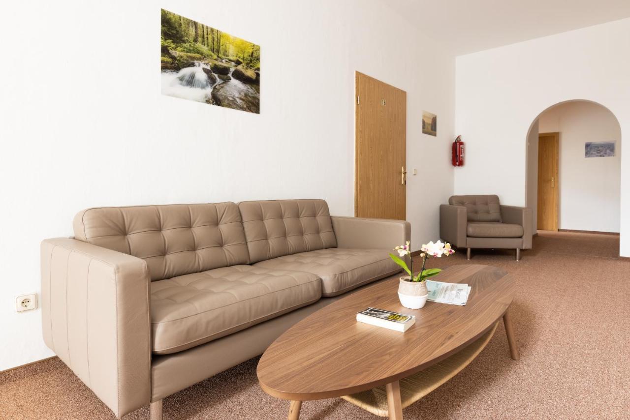 Hotel Carola Олбернау Екстериор снимка