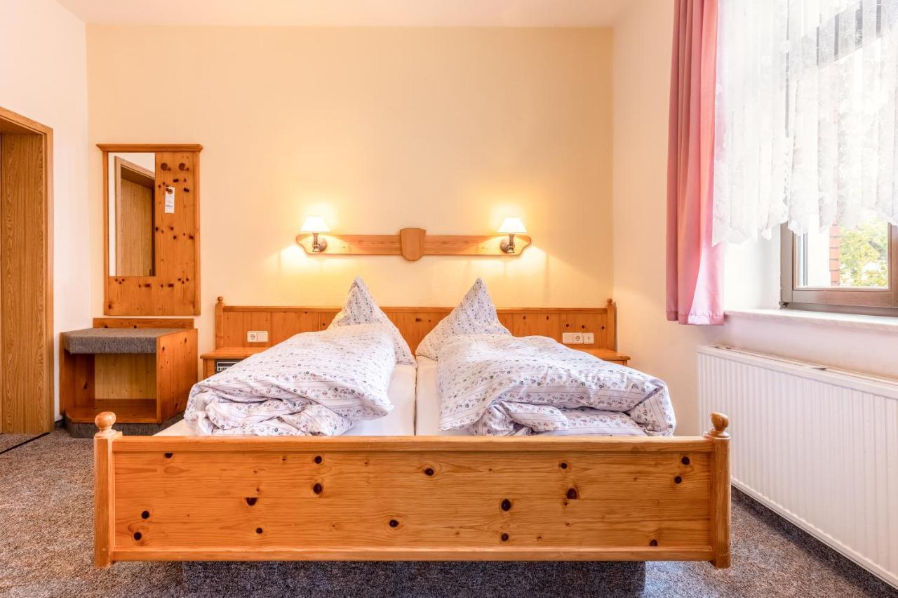 Hotel Carola Олбернау Екстериор снимка
