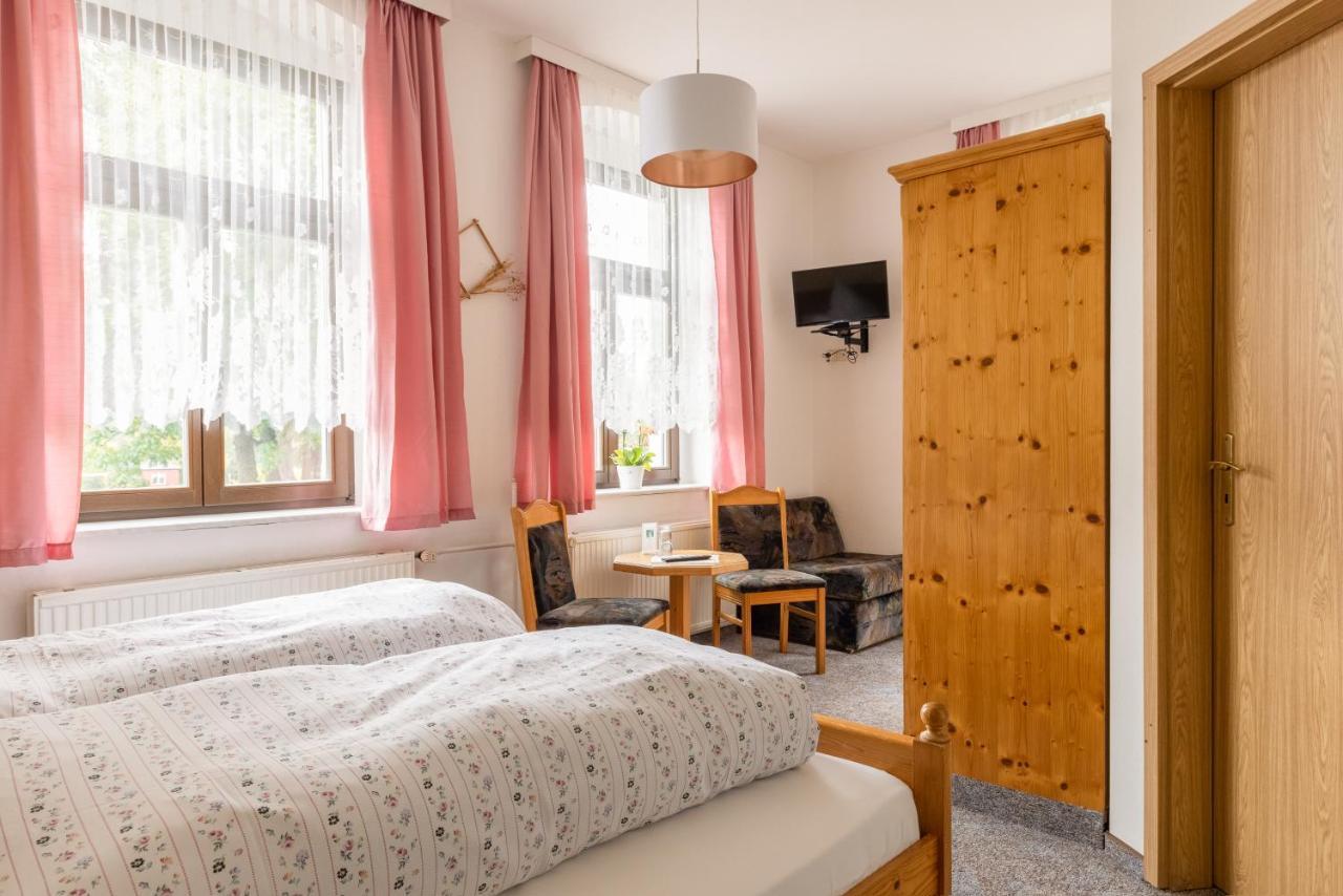Hotel Carola Олбернау Екстериор снимка