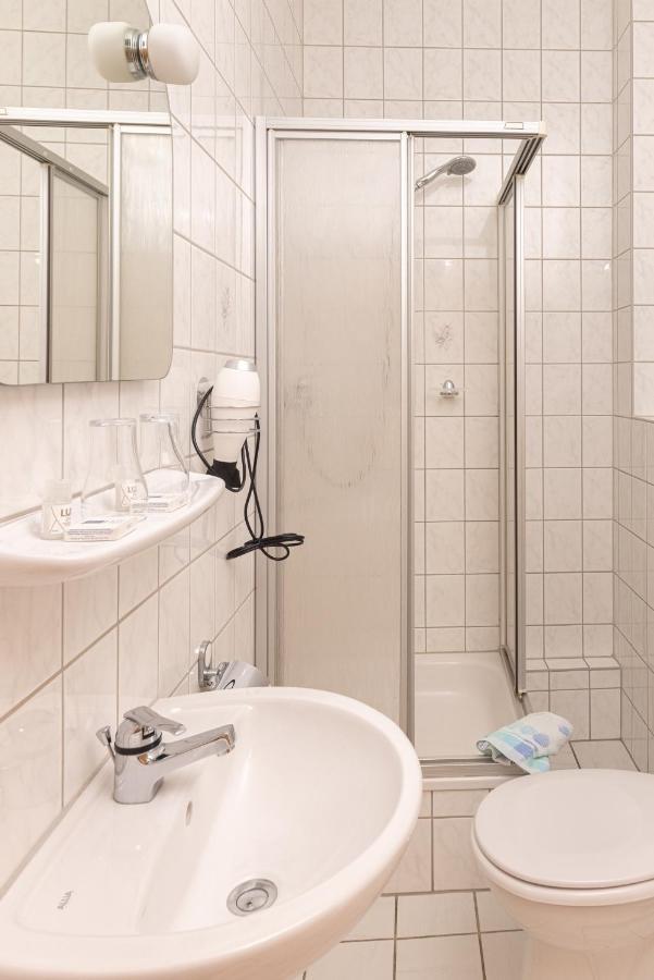 Hotel Carola Олбернау Екстериор снимка