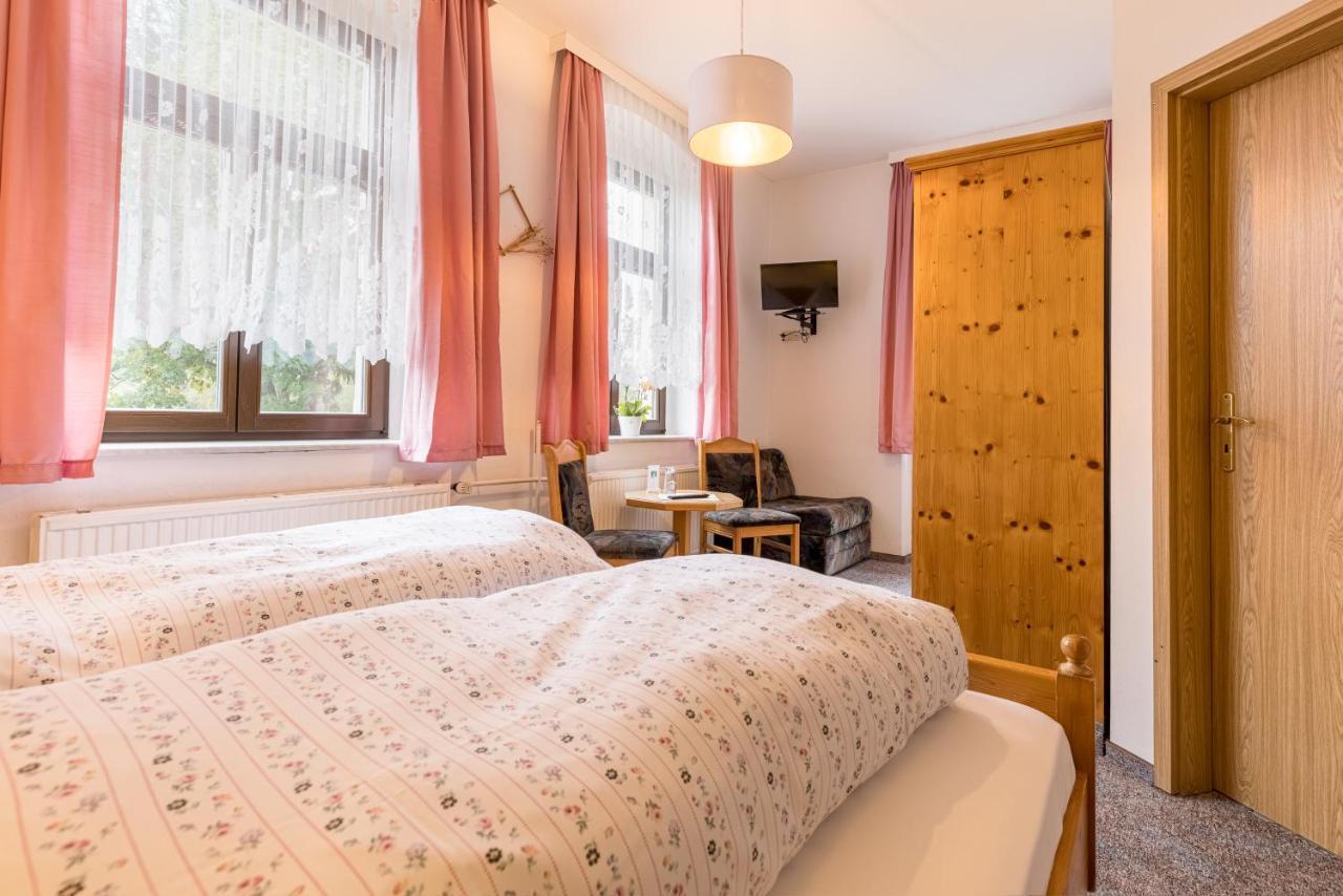 Hotel Carola Олбернау Екстериор снимка