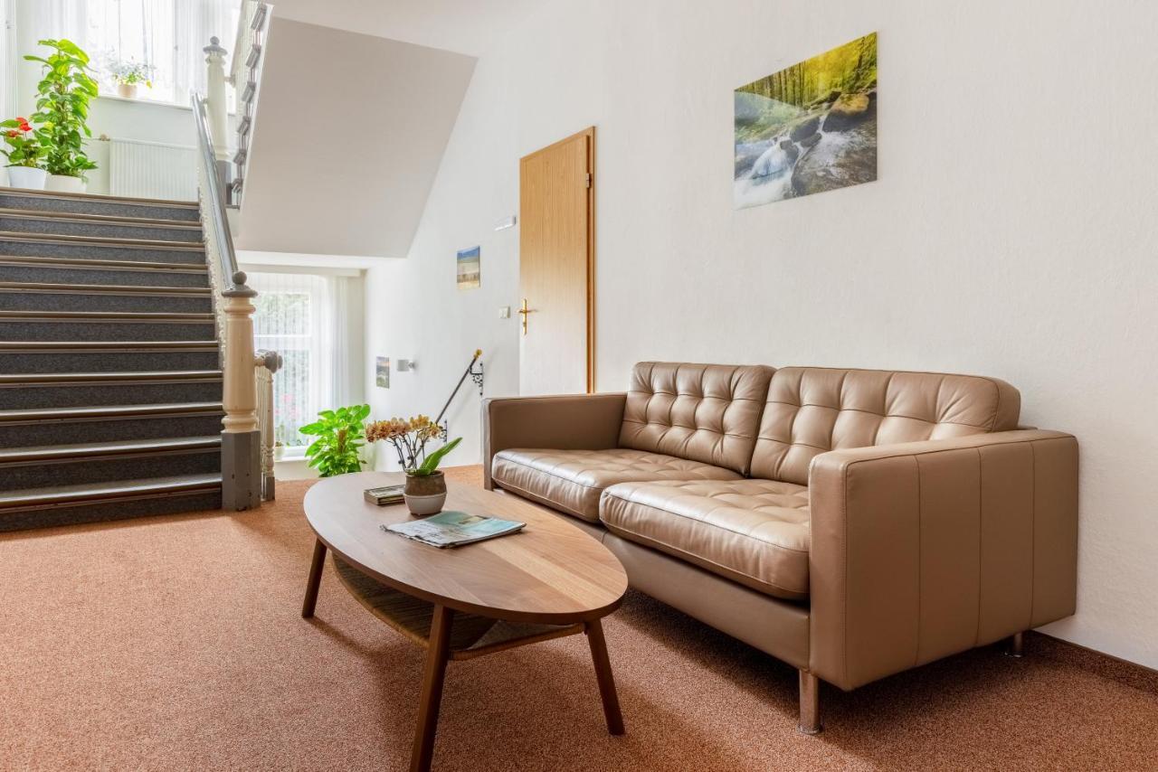 Hotel Carola Олбернау Екстериор снимка