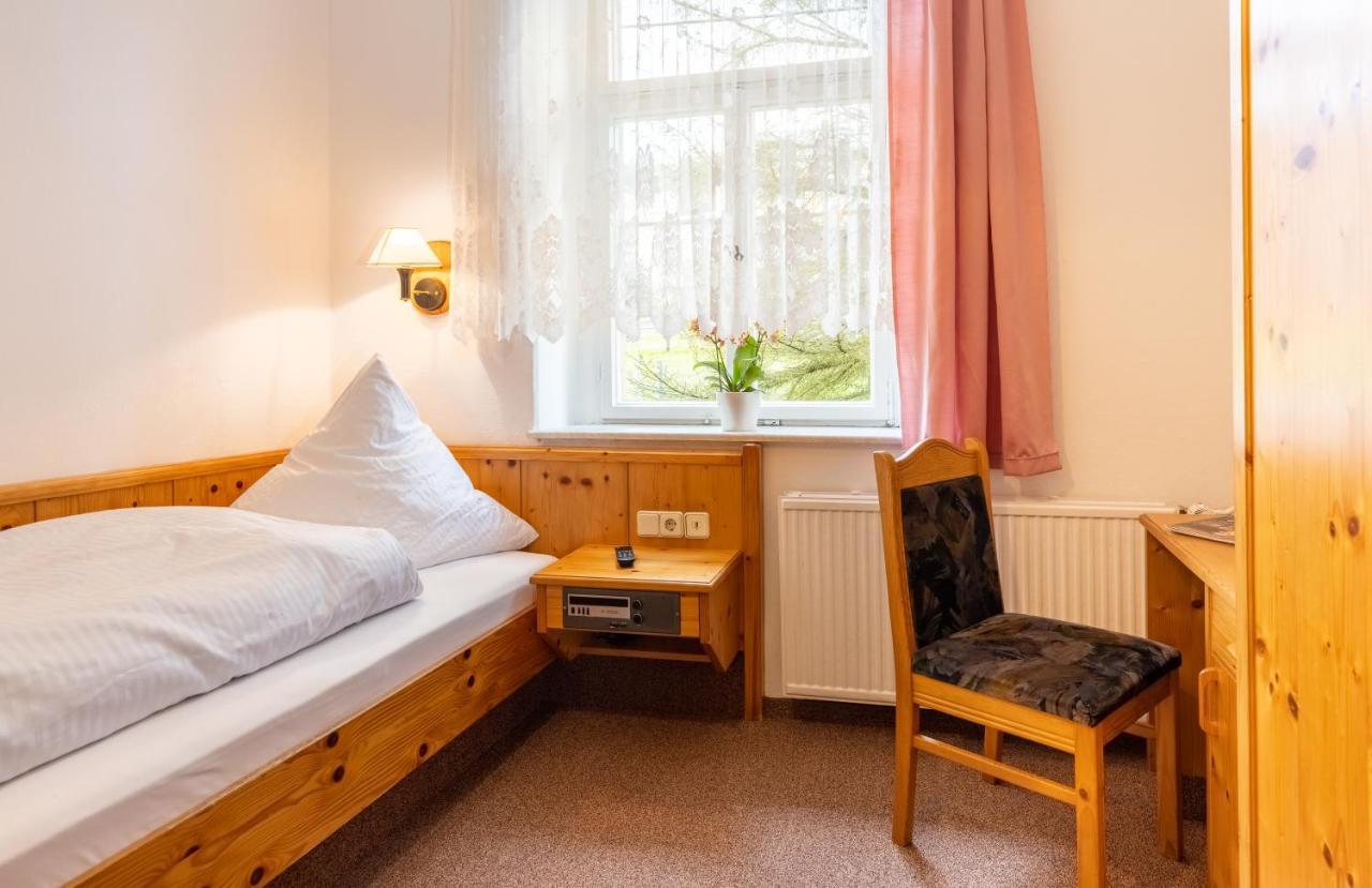 Hotel Carola Олбернау Екстериор снимка