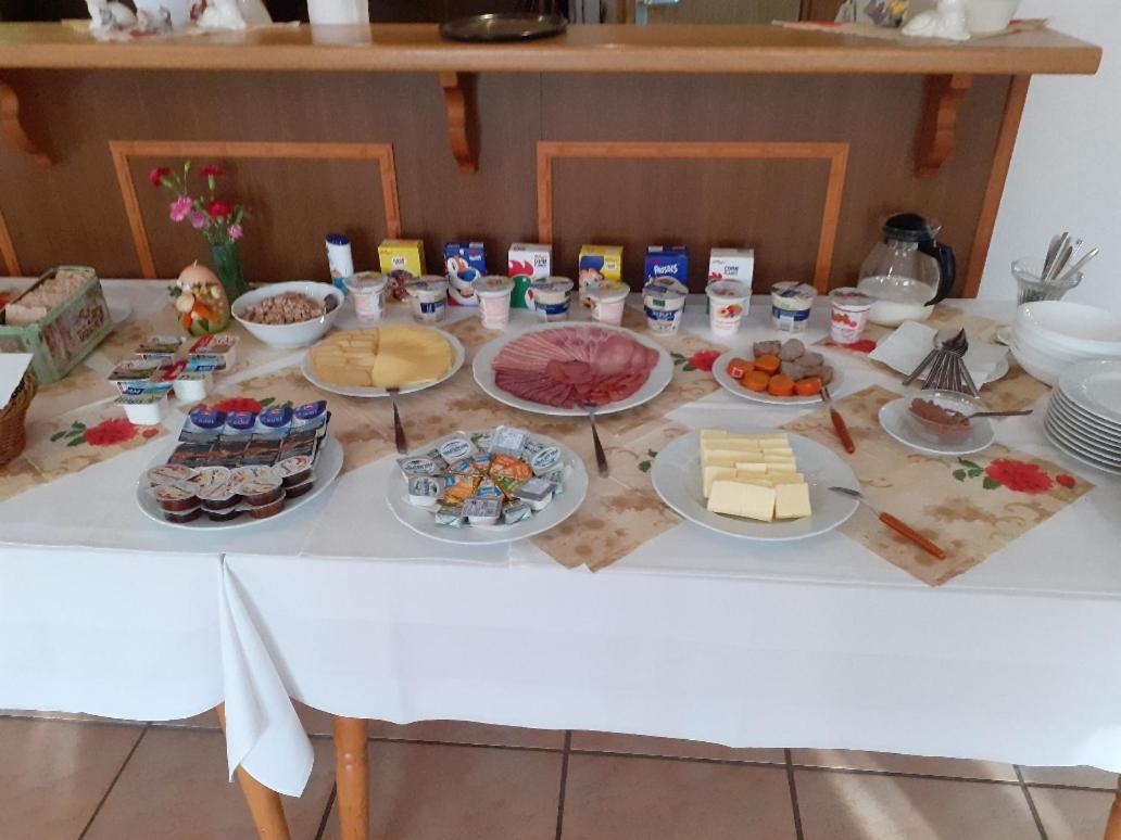 Hotel Carola Олбернау Екстериор снимка